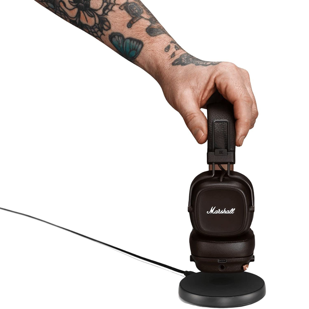 fone-de-ouvido-bluetooth-over-ear-marshall-major-IV-brown--wireless-charge-tatto