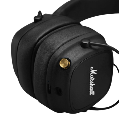 Wireless Headphone Major IV black showing detail of Knob Button. This Bluetooth Headset have 80h of play time.